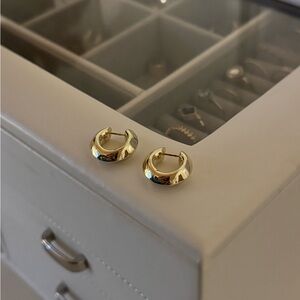 Kendra Scott Gold Earrings!